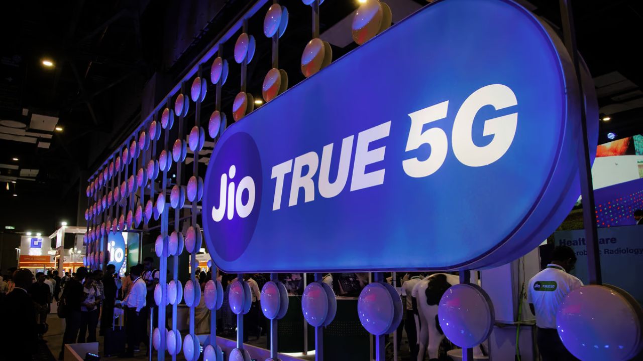 India's Telecom Giants Reliance Jio and Airtel Set to End Unlimited 5G Data Plans: See Recharge Plans 2024